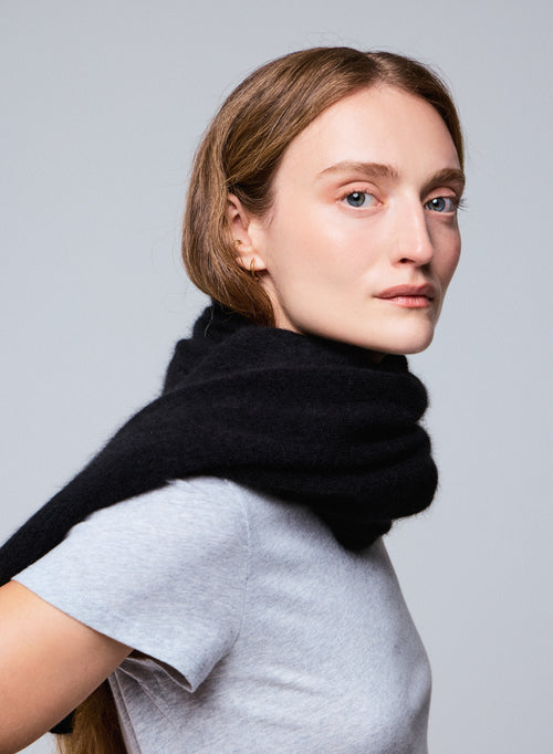 Echarpe Noire en Raccoon / Polyamide - MAJESTIC FILATURES