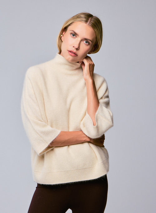 Pull Blanc Col Roulé Manches Kimono en Raccon wool / Polyamide - MAJESTIC FILATURES