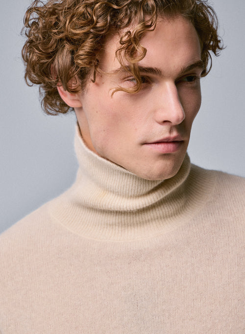 Weißer Rollkragenpullover mit langen Ärmeln aus Raccon-Wolle / Polyamid - MAJESTIC FILATURES