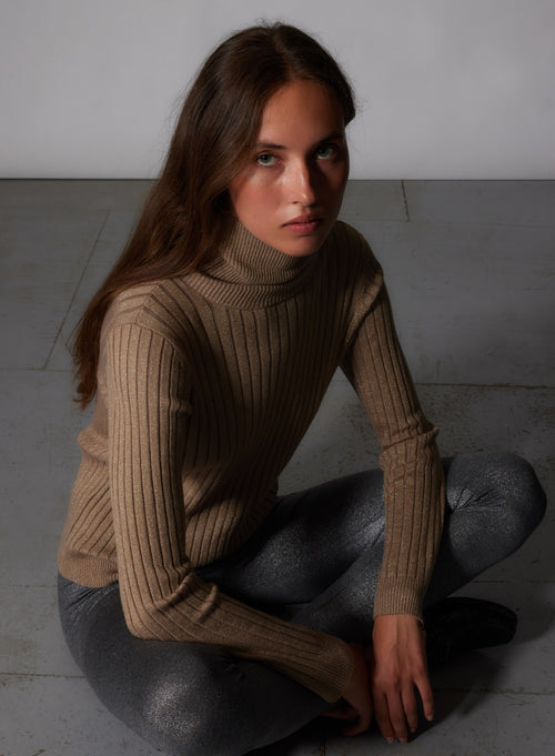 Pull Camel Col Roulé Manches Longues en Coton Organique / Viscose / Elasthanne / Fibre Métalisée - MAJESTIC FILATURES