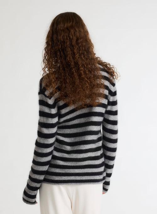 Pull Gris Col V Manches Longues en Raccoon / Polyamide - MAJESTIC FILATURES