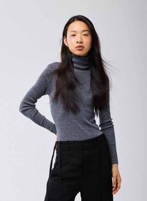 Grauer Rollkragenpullover mit langen Ärmeln aus Merinowolle - MAJESTIC FILATURES