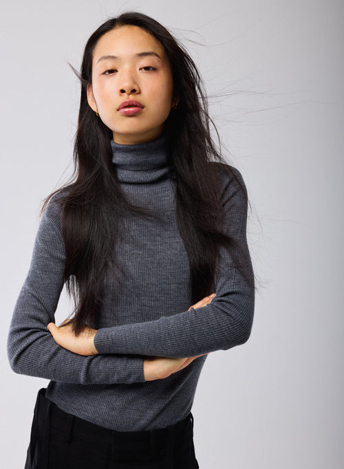 Grauer Rollkragenpullover mit langen Ärmeln aus Merinowolle - MAJESTIC FILATURES