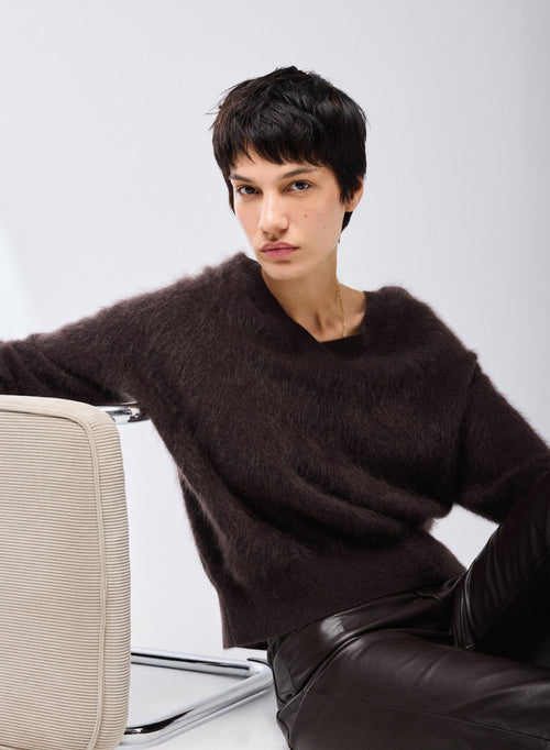 Brauner Pullover mit V-Ausschnitt und langen Ärmeln aus Wolle / Kaschmir - MAJESTIC FILATURES