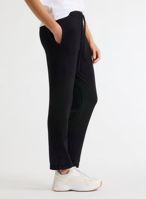 Pantalon Noir Daphné à revers en Viscose / Élasthanne - MAJESTIC FILATURES