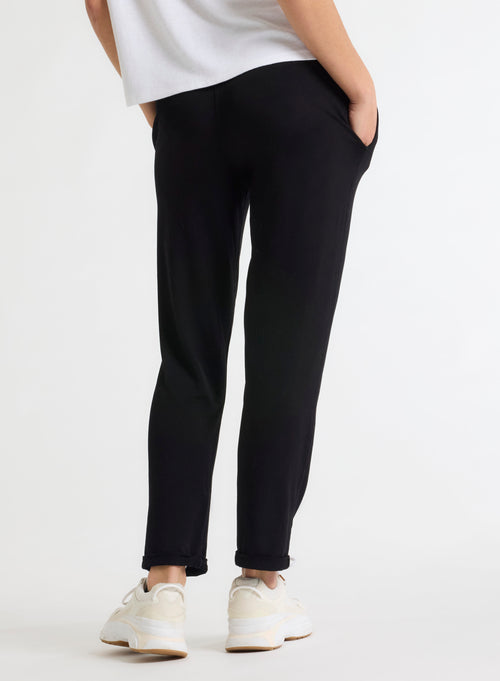 Pantalon Noir Daphné à revers en Viscose / Élasthanne - MAJESTIC FILATURES