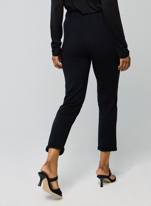 Schwarze Hose mit Taschen aus Viskose und Elasthan - MAJESTIC FILATURES