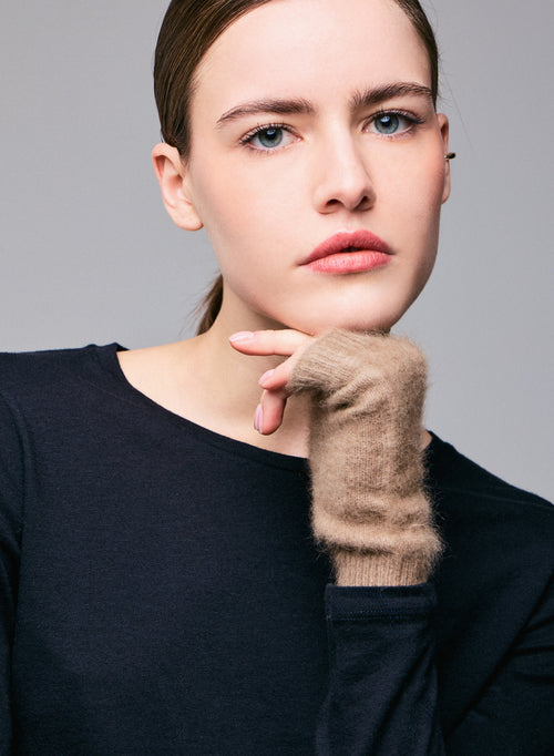 Schwarzes T-Shirt mit Rundhalsausschnitt und langen Ärmeln aus Baumwolle und Kaschmir - MAJESTIC FILATURES