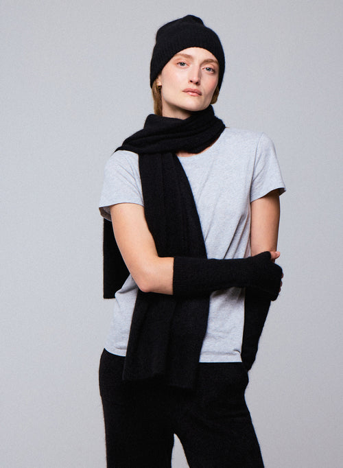 Bonnet Noir en Raccon wool / Polyamide - MAJESTIC FILATURES