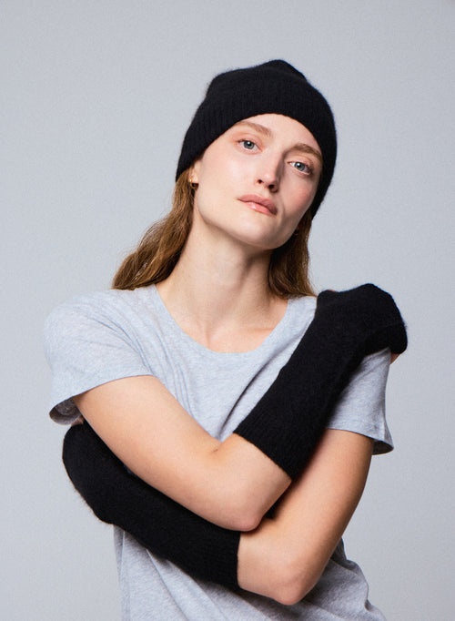 Bonnet Noir en Raccon wool / Polyamide - MAJESTIC FILATURES