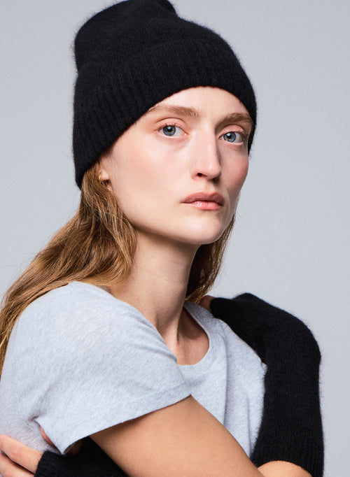 Bonnet Noir en Raccon wool / Polyamide - MAJESTIC FILATURES
