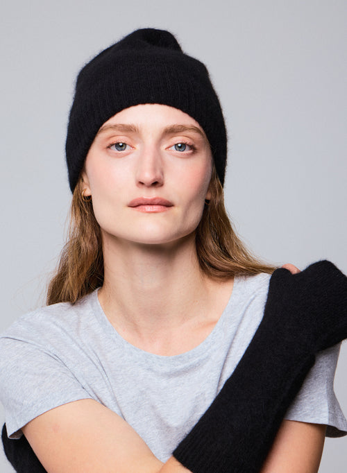 Bonnet Noir en Raccon wool / Polyamide - MAJESTIC FILATURES