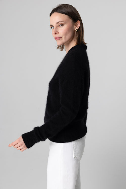 Strickjacke mit Rundhalsausschnitt und langen Ärmeln aus Waschbärfell/Polyamid in Schwarz - MAJESTIC FILATURES