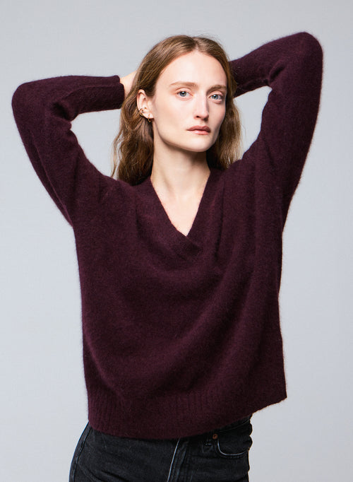 Lila Pullover mit V-Ausschnitt und langen Ärmeln aus Raccon-Wolle / Polyamid - MAJESTIC FILATURES