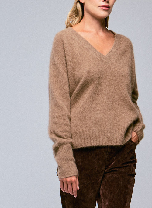 Beiger Pullover mit V-Ausschnitt und langen Ärmeln aus Raccoon-Wolle / Polyamid - MAJESTIC FILATURES