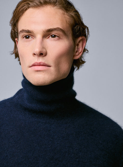 Marineblauer Rollkragenpullover mit langen Ärmeln aus Raccon-Wolle / Polyamid - MAJESTIC FILATURES