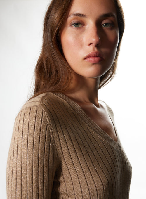 Pull Camel Col V Manches Longues en Coton Organique / Viscose / Elasthanne / Fibre Métalisée - MAJESTIC FILATURES