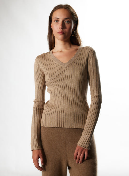 Pull Camel Col V Manches Longues en Coton Organique / Viscose / Elasthanne / Fibre Métalisée - MAJESTIC FILATURES