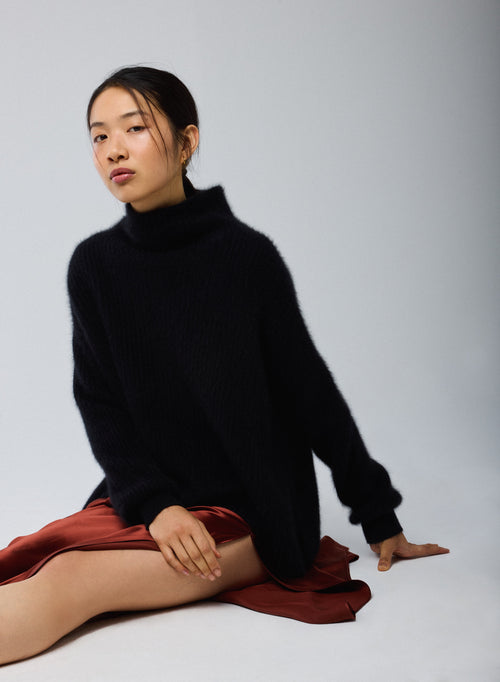 Pull Noir Col Roulé Manches Longues en Laine / Fox / Polyamide - MAJESTIC FILATURES