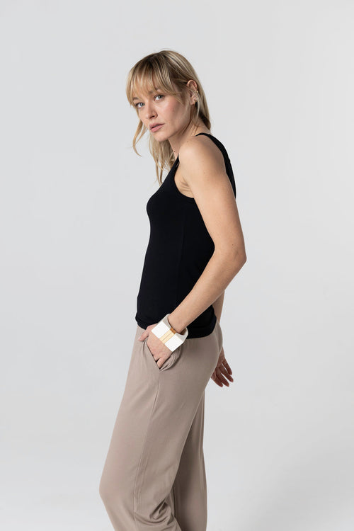 Ärmelloses Tanktop mit U-Ausschnitt aus Viskose/Elasthan in Schwarz - MAJESTIC FILATURES