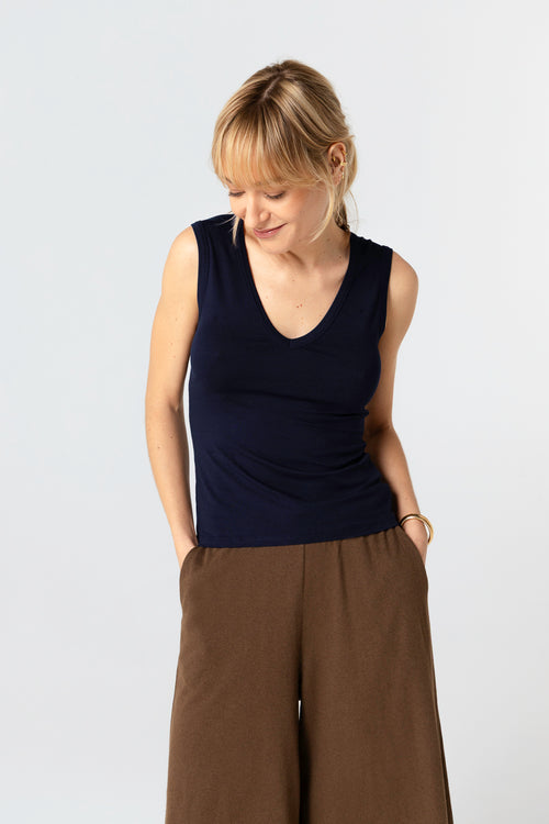 Débardeur Marine Col V Sans Manches en Viscose / Elasthanne - MAJESTIC FILATURES