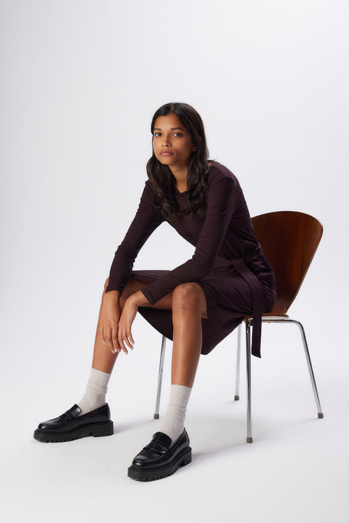 Robe Aubergine Col Bateau Manches Longues en Viscose et Élasthanne - MAJESTIC FILATURES