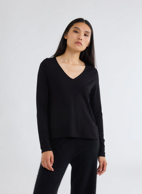 T-shirt Noir Col V Manches Longues en Viscose et Élasthanne - MAJESTIC FILATURES