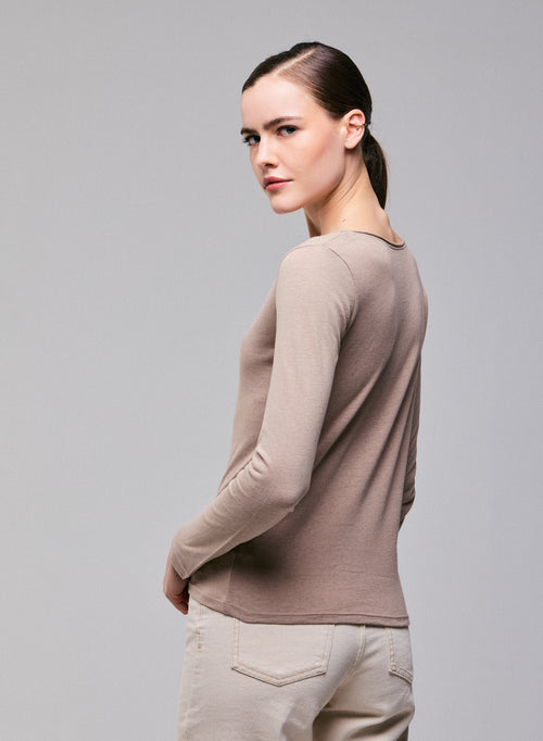 T-shirt Beige Col V Manches Longues en Coton et Cachemire - MAJESTIC FILATURES