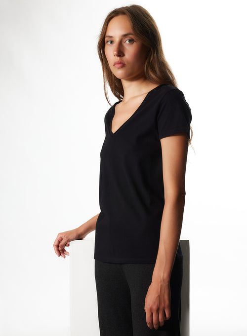 T-shirt Noir Julia Col V Manches Courtes en Deluxe Coton - MAJESTIC FILATURES