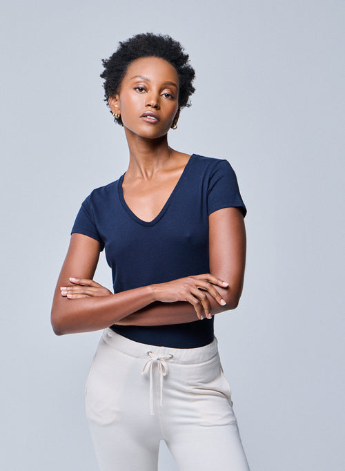 T-shirt Marine Julia Col V Manches Courtes en Coton Organique - MAJESTIC FILATURES