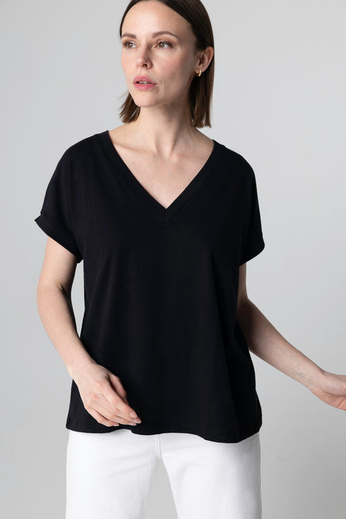T-Shirt mit V-Ausschnitt und kurzen Ärmeln aus Bio-Baumwolle in Schwarz - MAJESTIC FILATURES