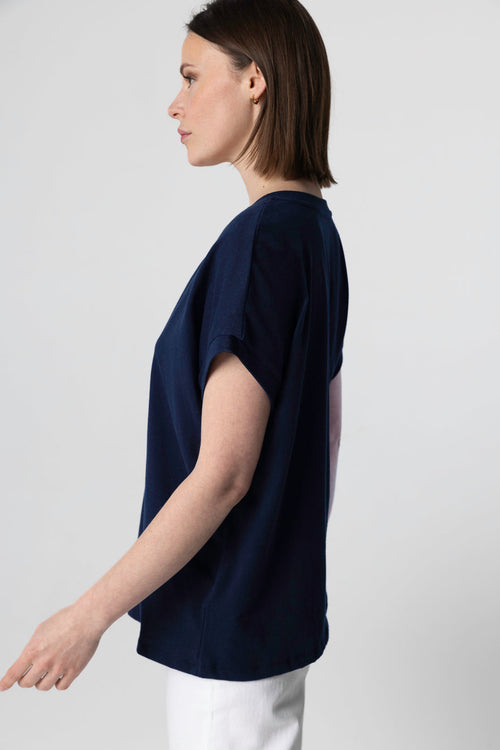 Kurzarm-T-Shirt mit V-Ausschnitt aus Bio-Baumwolle in Marineblau - MAJESTIC FILATURES