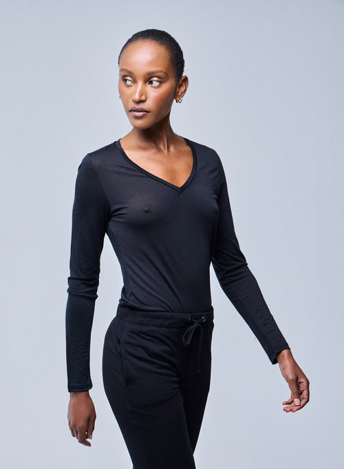 Schwarzes Langarm-T-Shirt mit V-Ausschnitt aus Lyocel / Schurwolle - MAJESTIC FILATURES