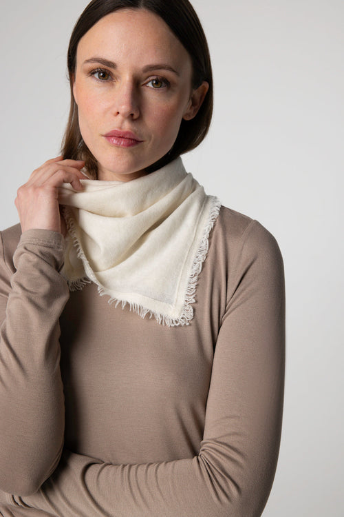 Bandana aus Kaschmir in Milchweiß - MAJESTIC FILATURES