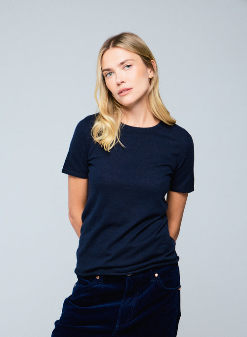 Marineblaues Kaschmir-T-Shirt mit Rundhalsausschnitt und kurzen Ärmeln - MAJESTIC FILATURES