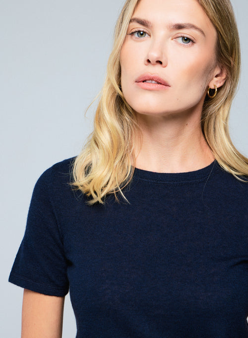 Marineblaues Kaschmir-T-Shirt mit Rundhalsausschnitt und kurzen Ärmeln - MAJESTIC FILATURES
