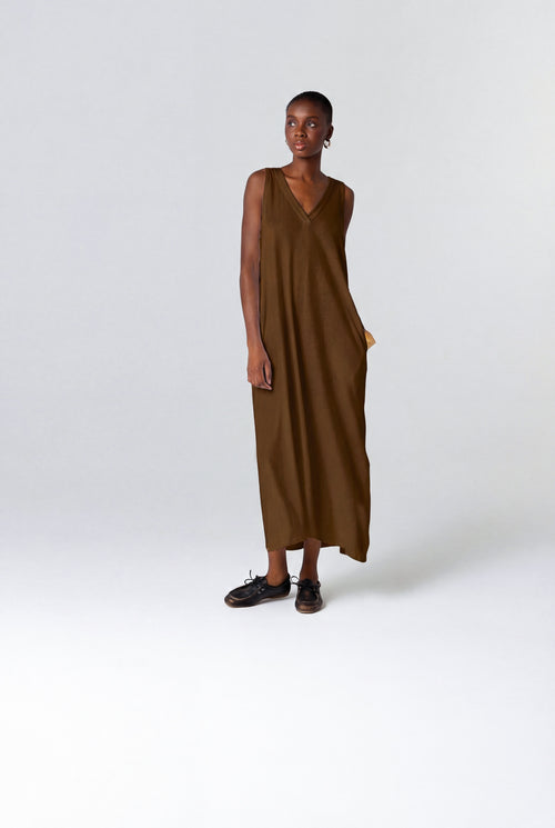 Ärmelloses Kleid mit V-Ausschnitt aus Baumwolle/Leinen in Tonka - MAJESTIC FILATURES