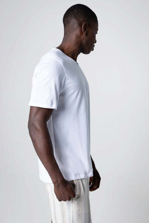 T-Shirt mit V-Ausschnitt und kurzen Ärmeln aus Bio-Baumwolle in Weiß - MAJESTIC FILATURES